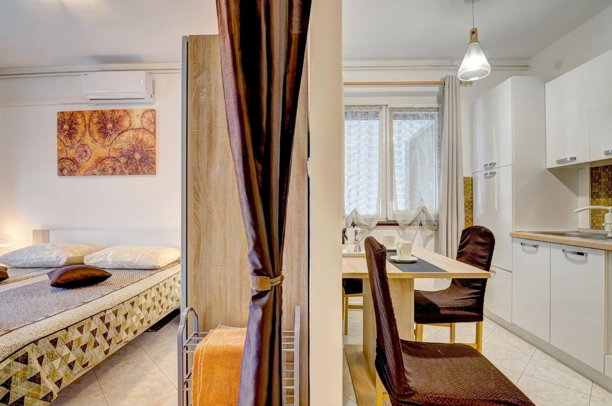 Lovely Apartments In Valbandon Fažana Exterior foto
